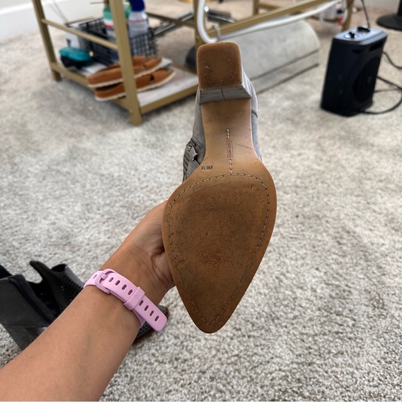 Vince Camuto vented grey heeled booties, size 7.5 - Picture 4 of 9